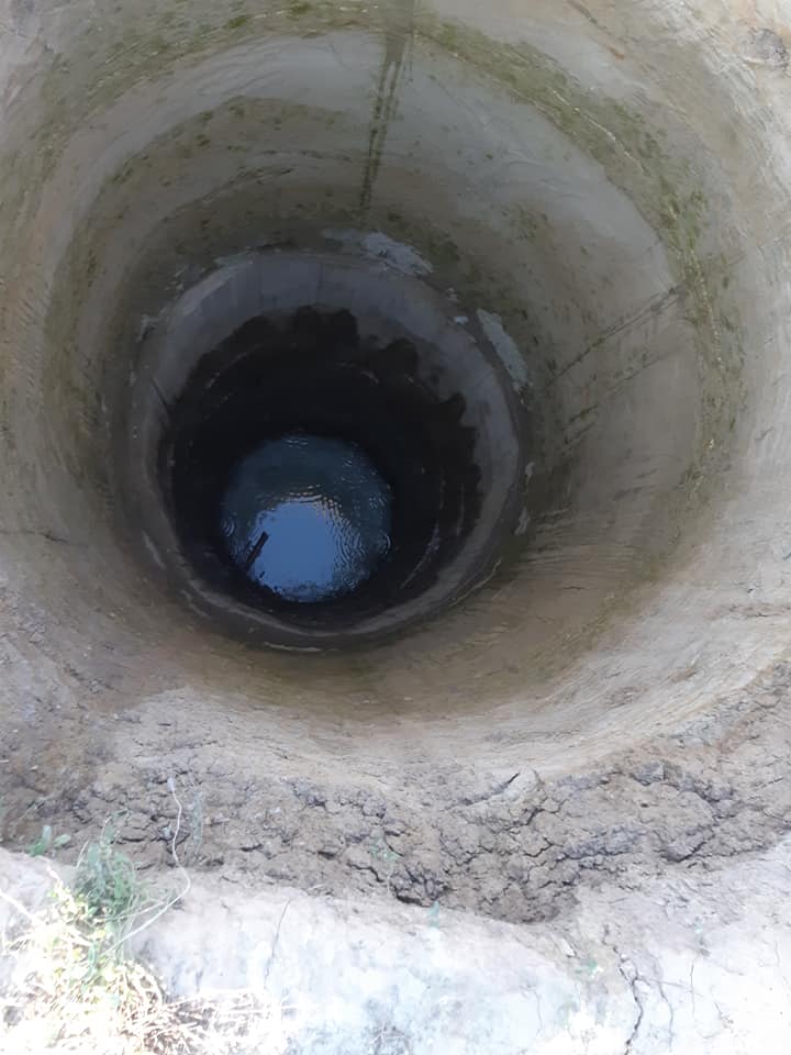 Terasament placa beton la un puț de apa